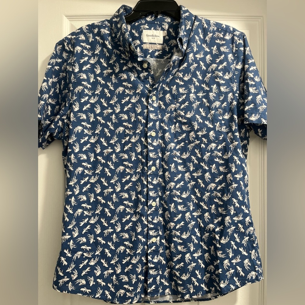 Goodfellow Men’s LG Blue White Fish Northrop Shirt Short Sleeve Button Up